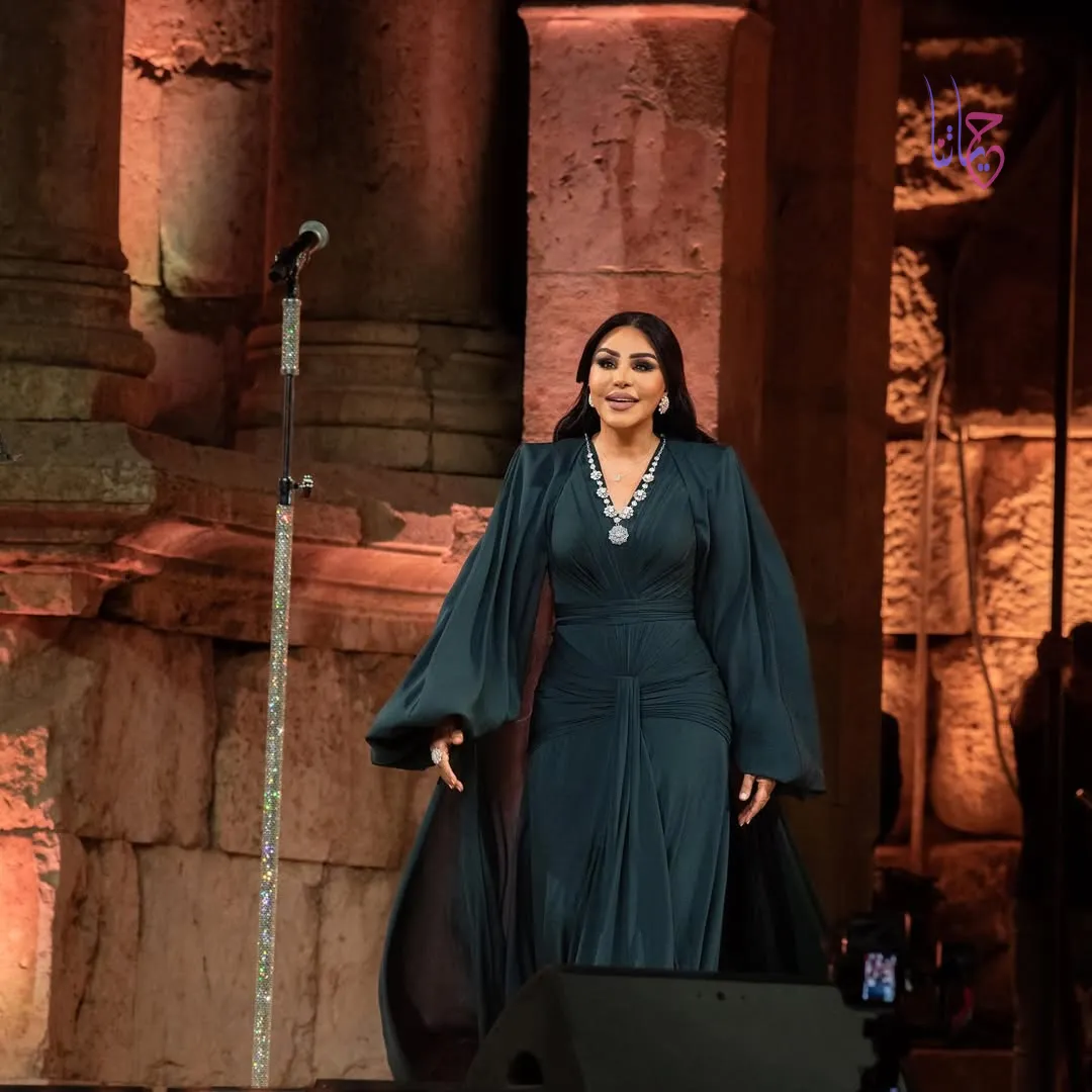 أحلام تتألق بإطلالة ملكية على مسرح جرش